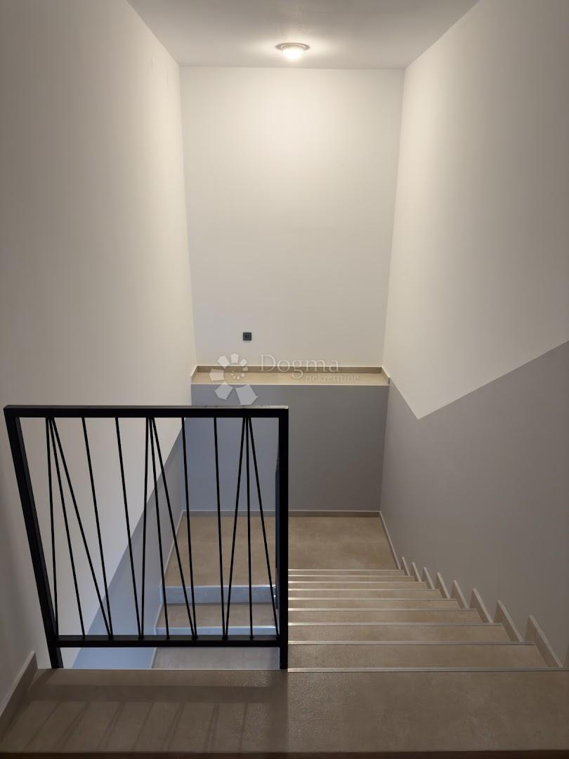 Nuova casa a Funtana con 3 appartamenti