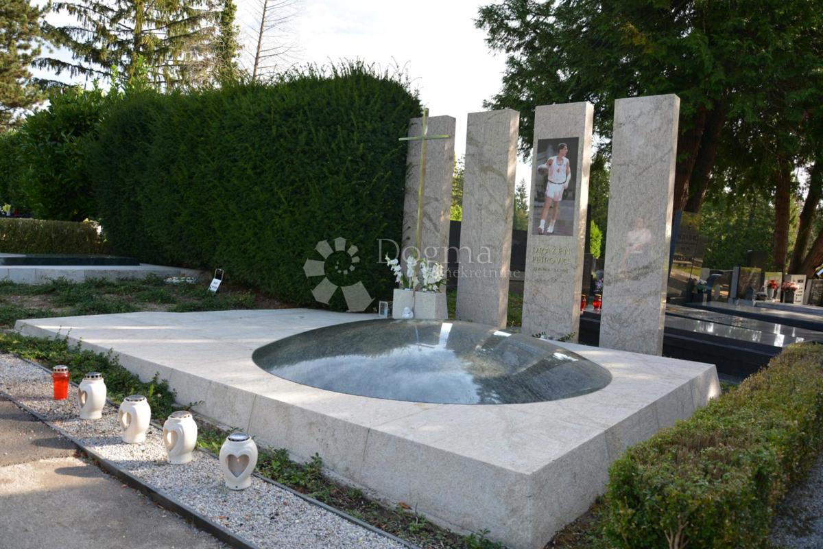 Mirogoj, Gornji Grad - Medveščak, 8m2