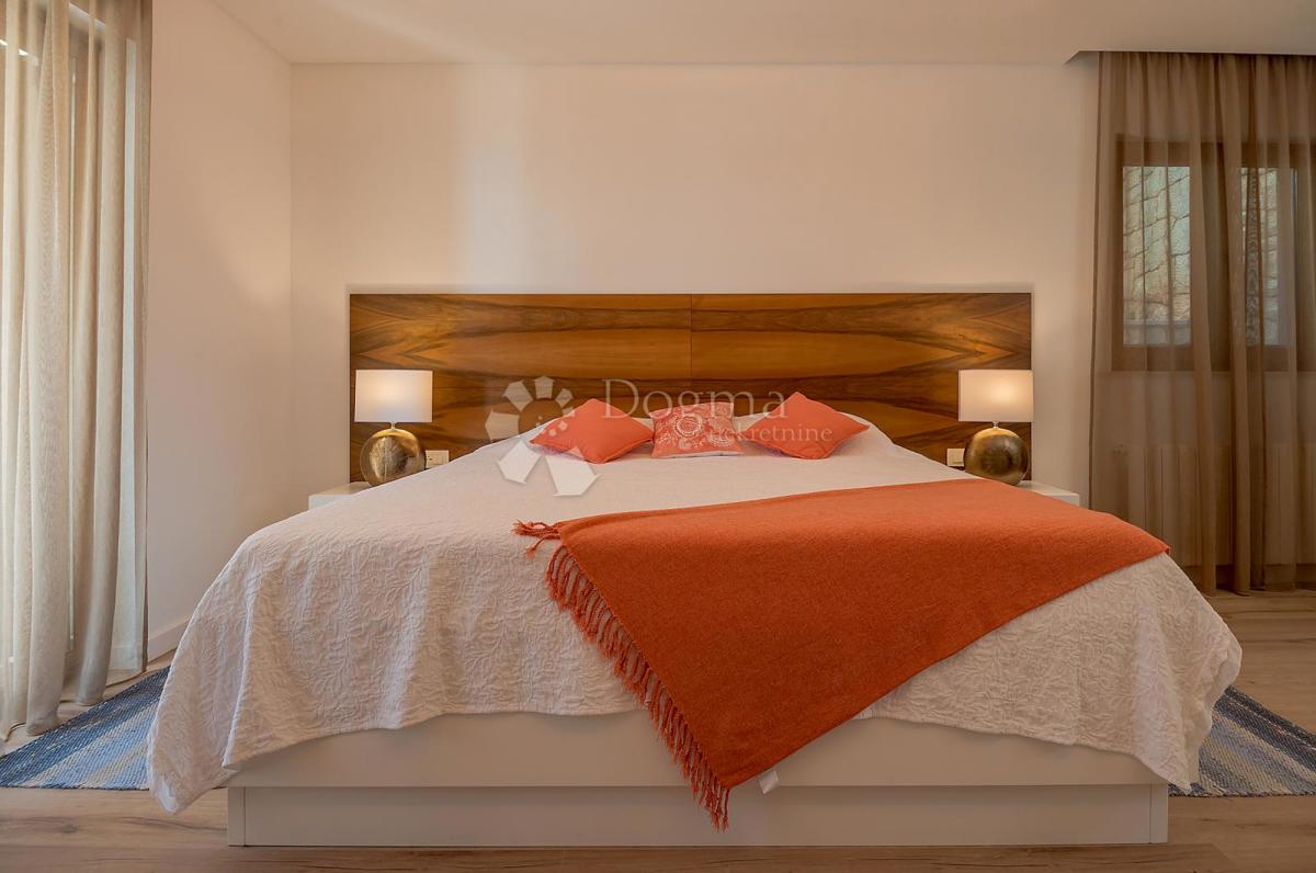 Brač, Sumartin, bellissima villa, prima fila al mare