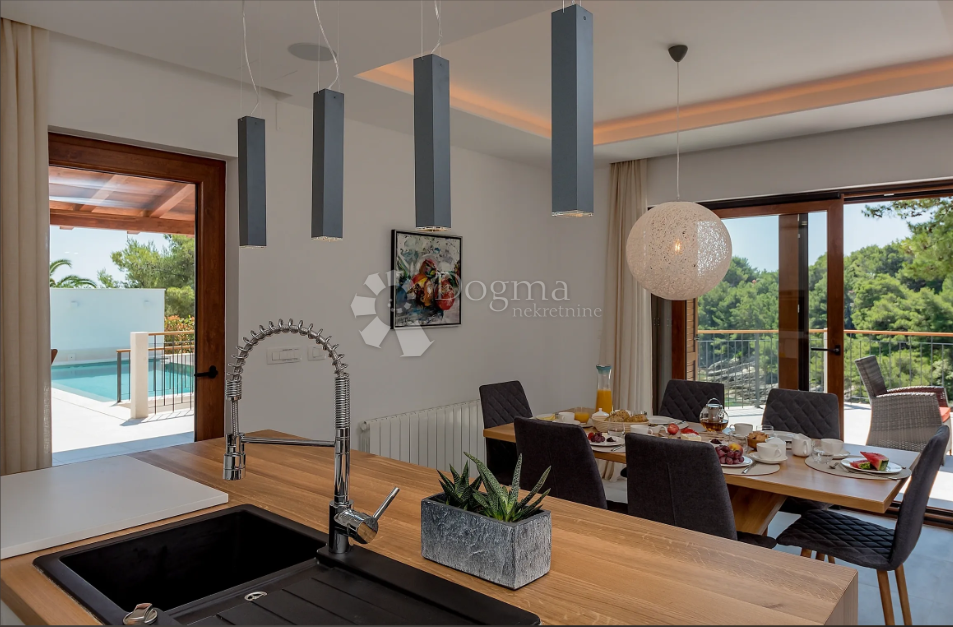 Brač, Sumartin, bellissima villa, prima fila al mare