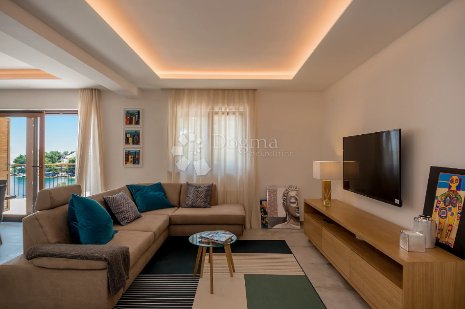 Brač, Sumartin, bellissima villa, prima fila al mare