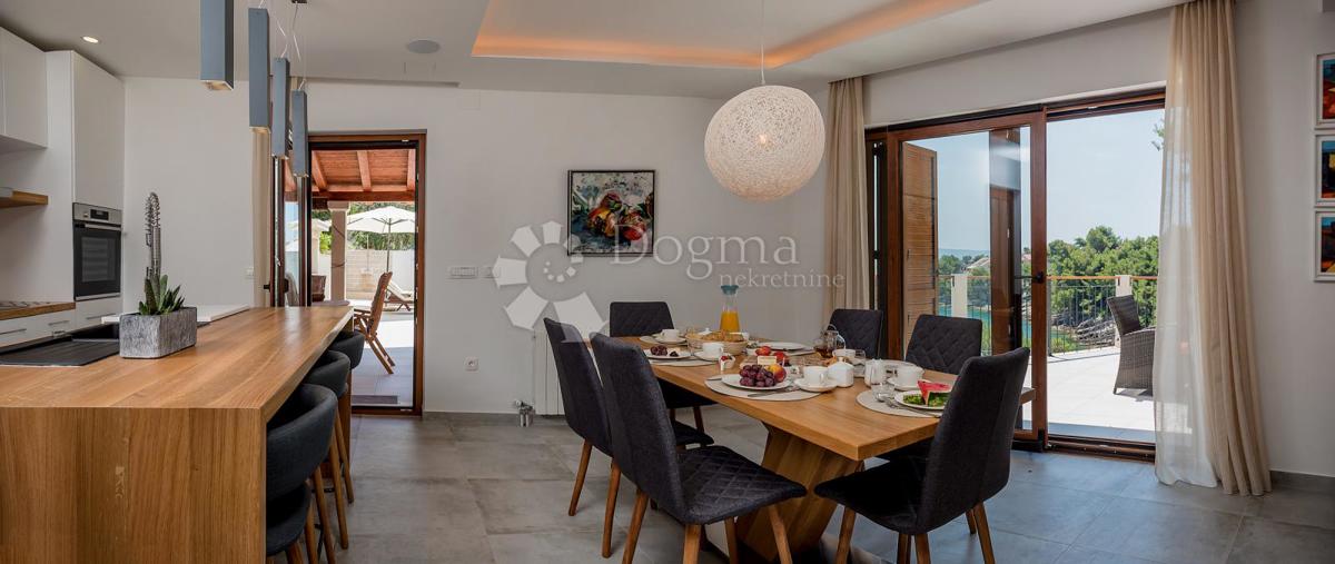 Brač, Sumartin, bellissima villa, prima fila al mare