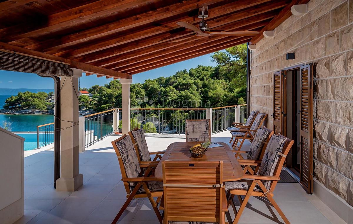 Brač, Sumartin, bellissima villa, prima fila al mare