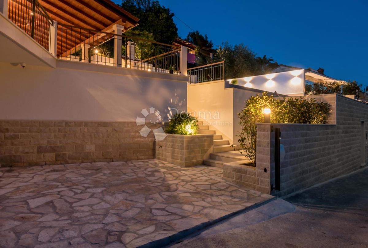 Brač, Sumartin, bellissima villa, prima fila al mare