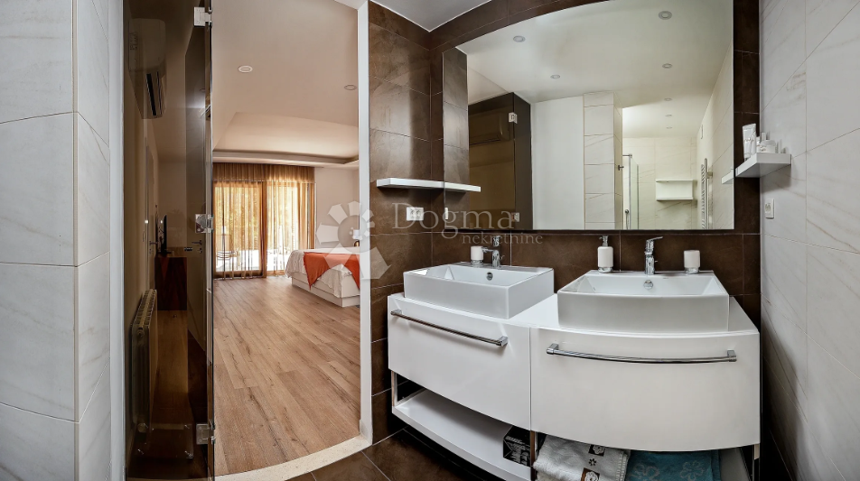 Brač, Sumartin, bellissima villa, prima fila al mare