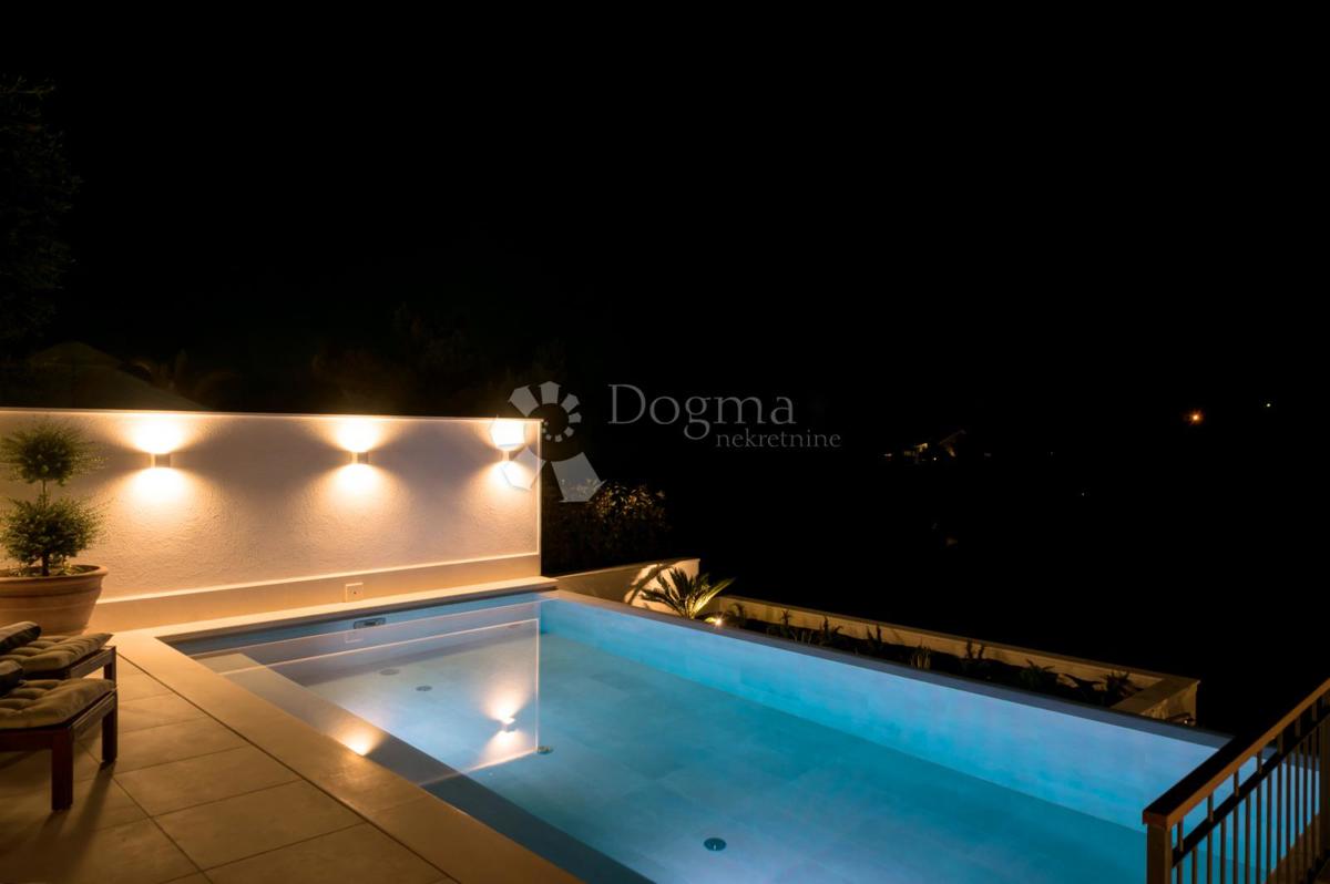 Brač, Sumartin, bellissima villa, prima fila al mare