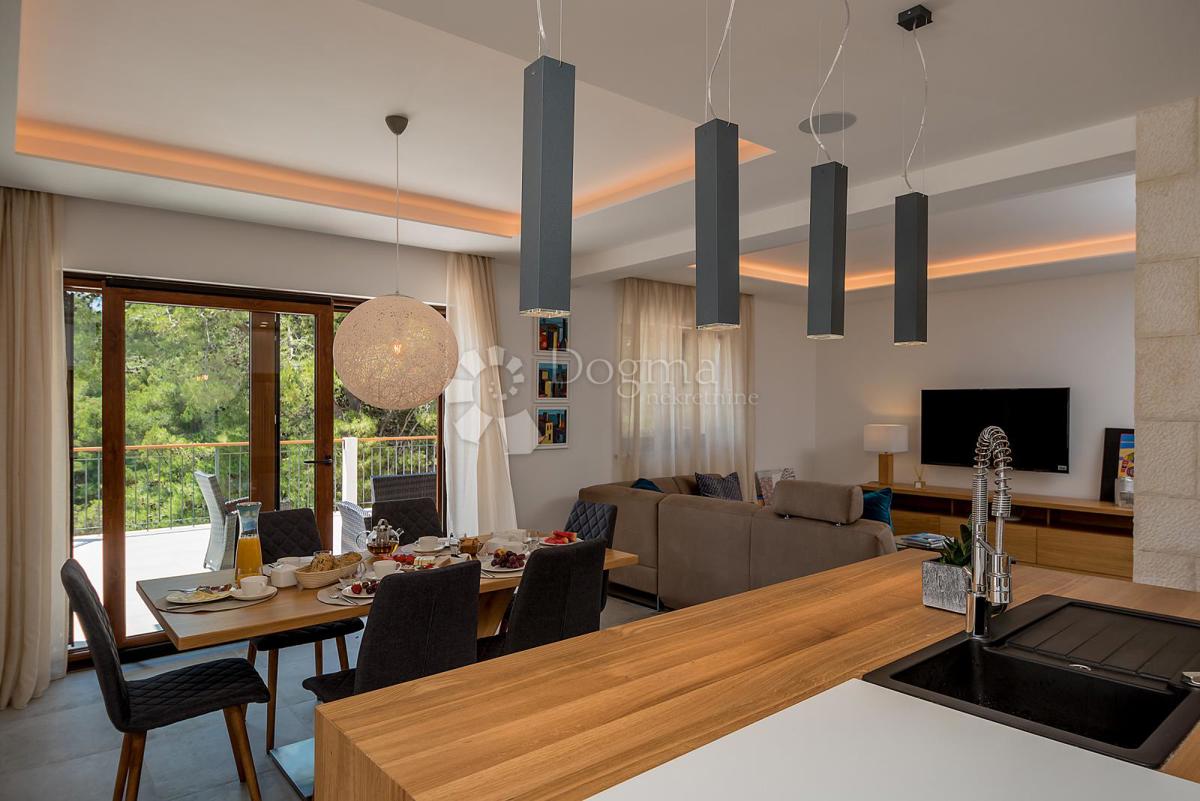 Brač, Sumartin, bellissima villa, prima fila al mare