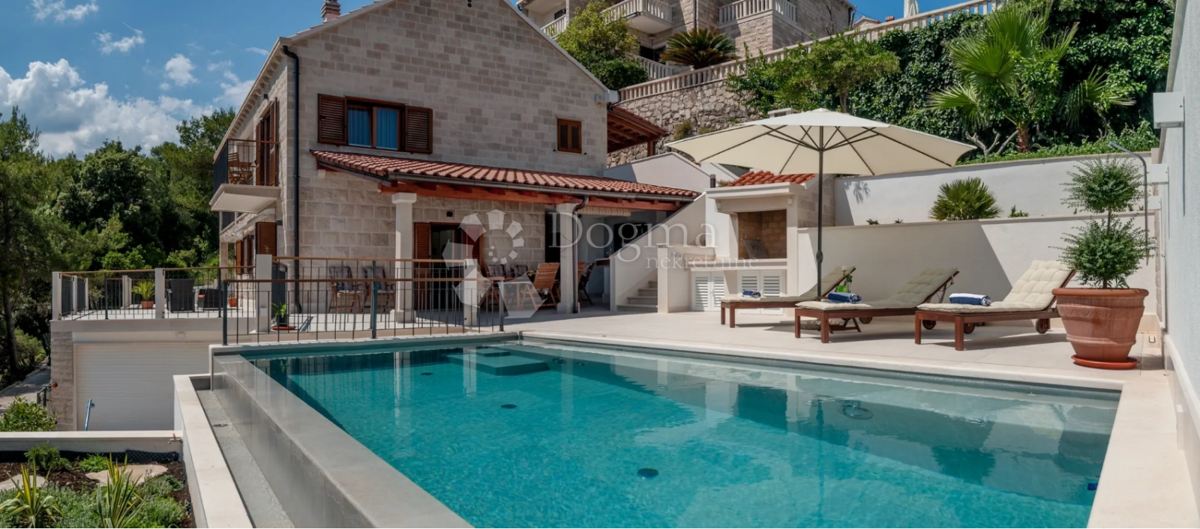 Brač, Sumartin, bellissima villa, prima fila al mare