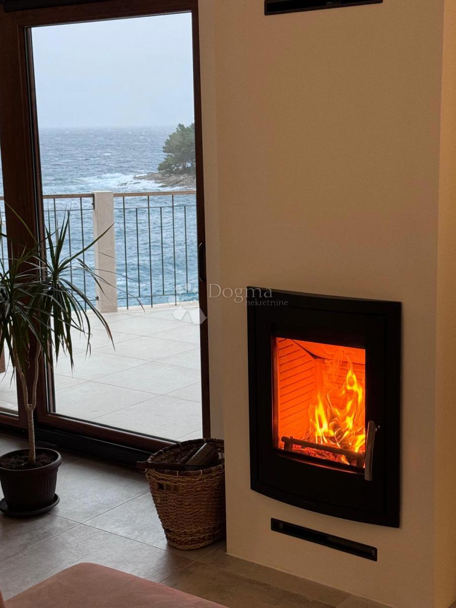 Brač, Sumartin, bellissima villa, prima fila al mare