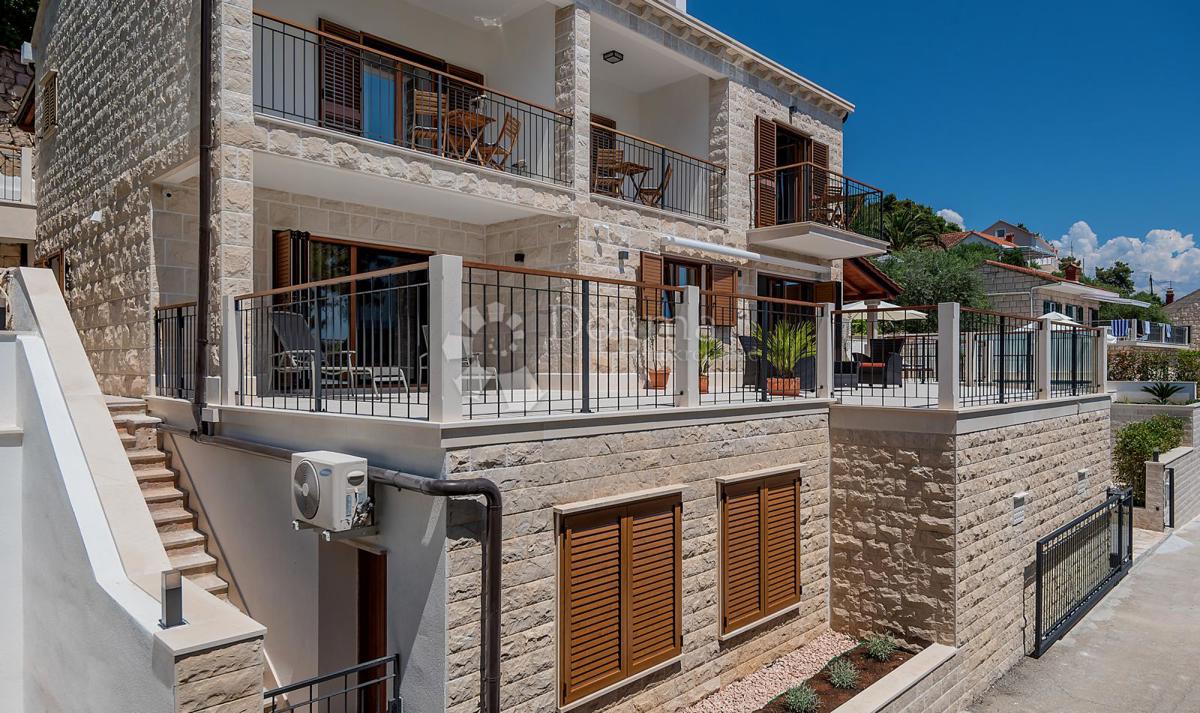 Brač, Sumartin, bellissima villa, prima fila al mare