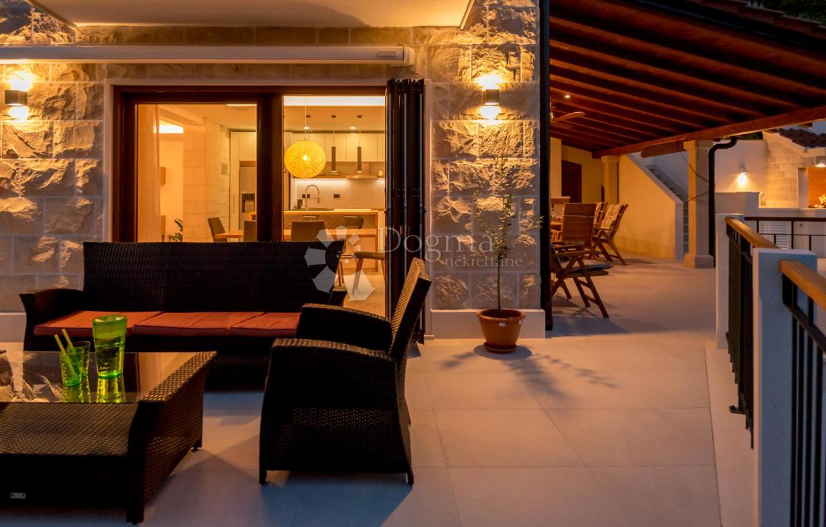 Brač, Sumartin, bellissima villa, prima fila al mare