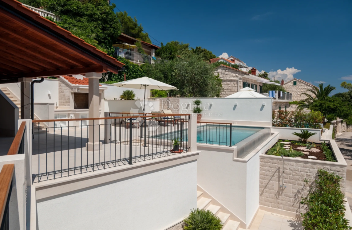Brač, Sumartin, bellissima villa, prima fila al mare