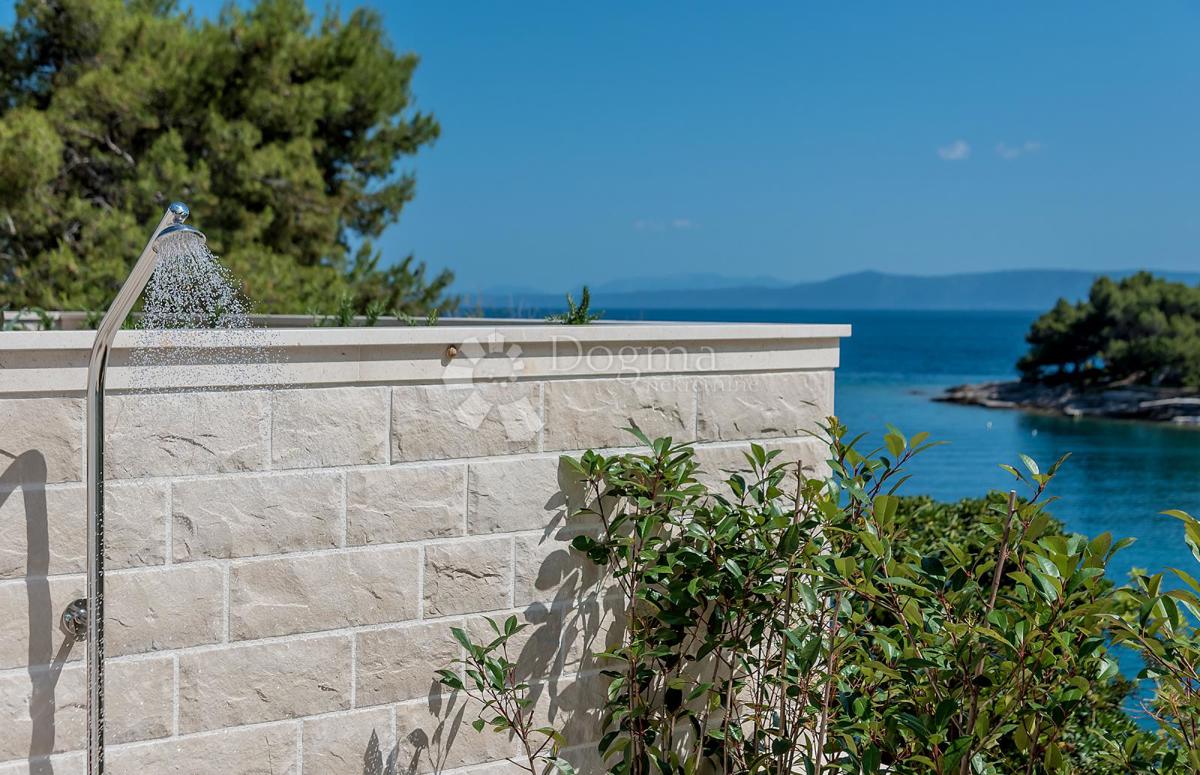 Brač, Sumartin, bellissima villa, prima fila al mare