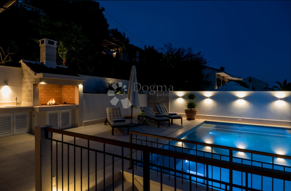 Brač, Sumartin, bellissima villa, prima fila al mare