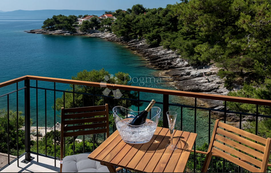Brač, Sumartin, bellissima villa, prima fila al mare