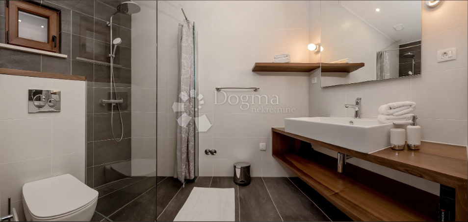 Brač, Sumartin, bellissima villa, prima fila al mare