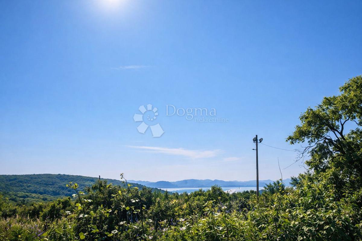 Terreno 768m2 – tranquillità, accesso e costruzione