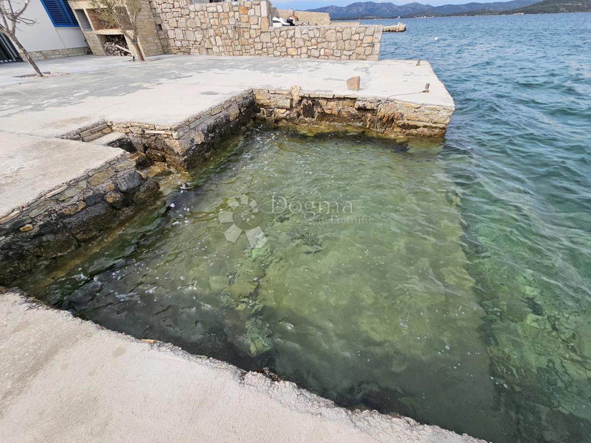 CASA ESCLUSIVA PRIMA FILA SUL MARE - MURTER, BETINA