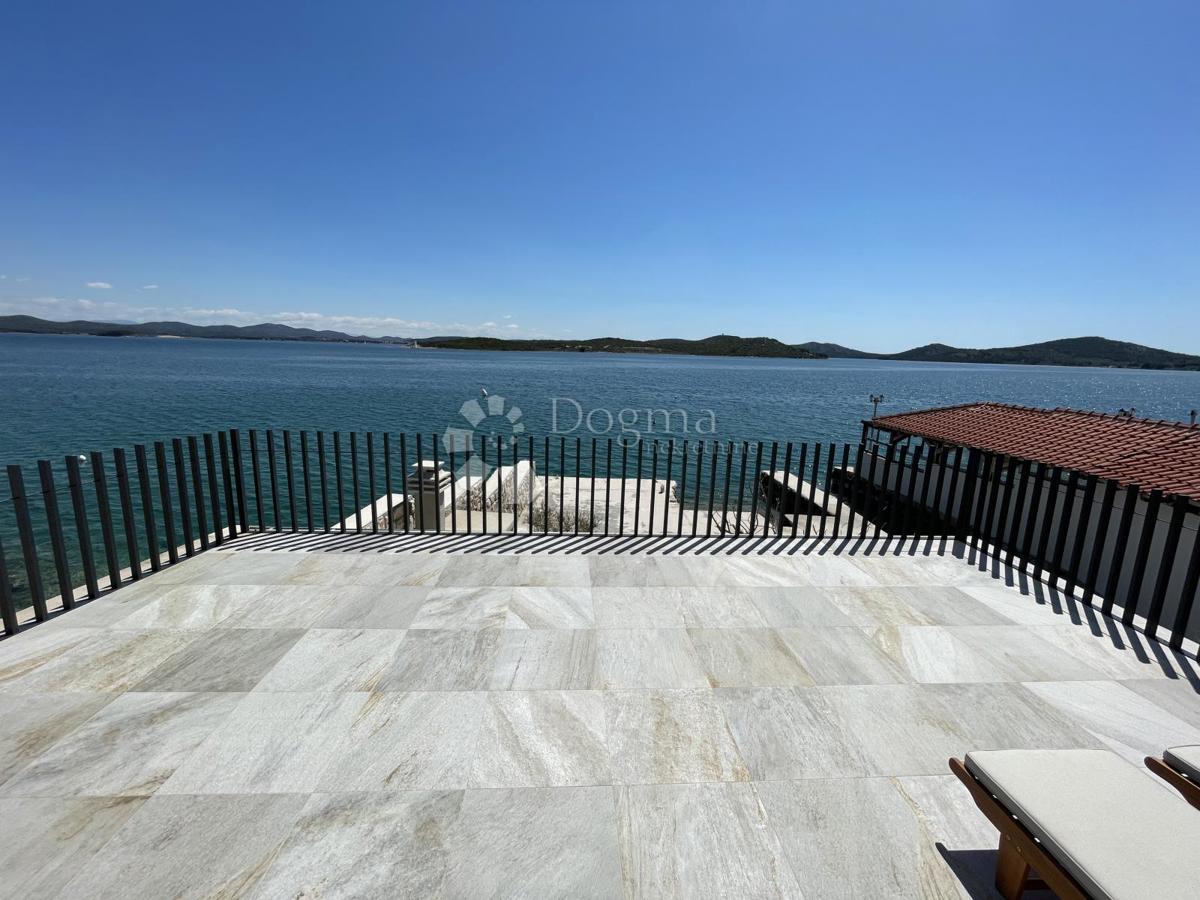 CASA ESCLUSIVA PRIMA FILA SUL MARE - MURTER, BETINA