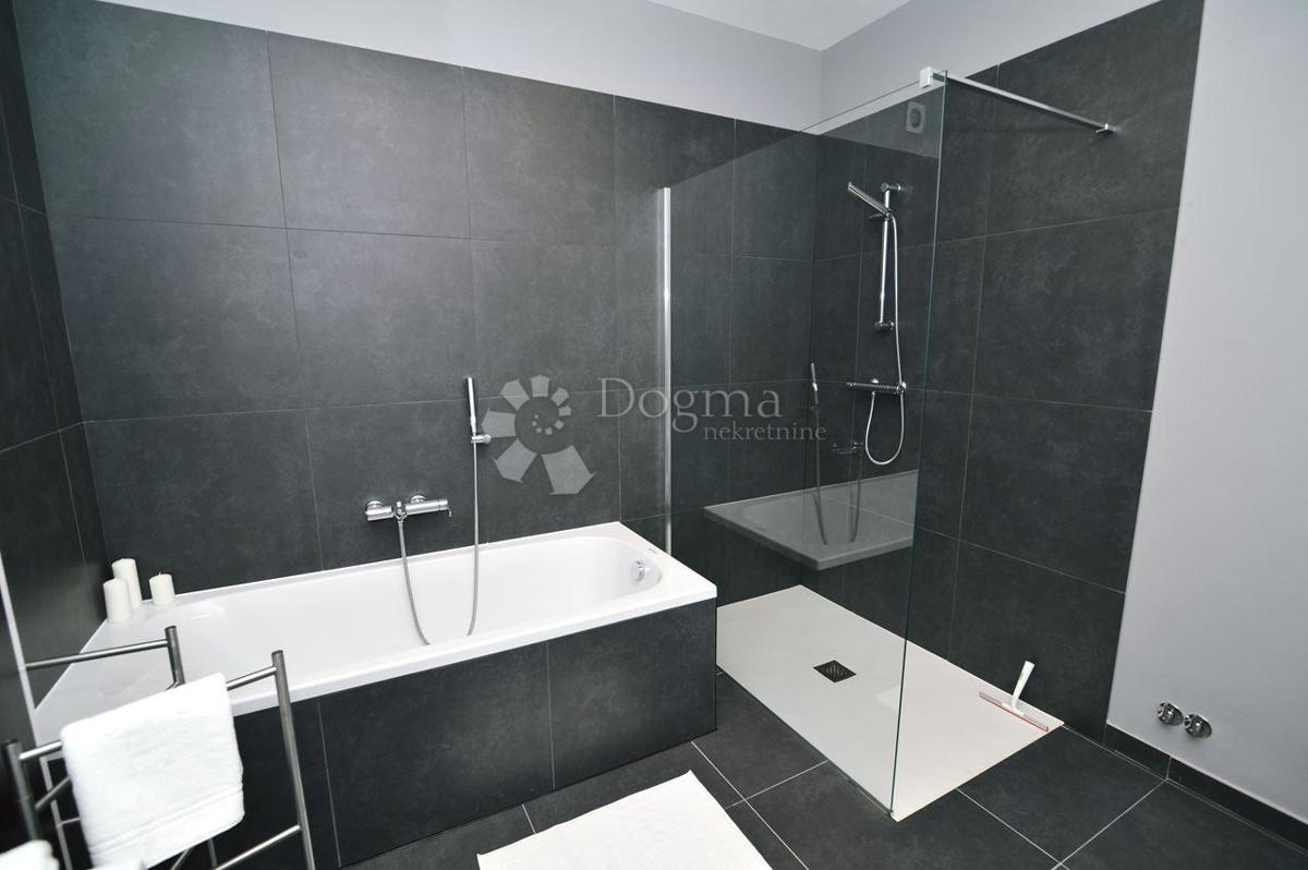 ECCELLENTE OPPORTUNITÀ DI INVESTIMENTO A 50 M DAL MARE