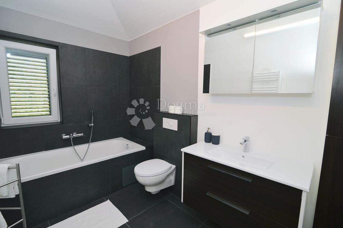 ECCELLENTE OPPORTUNITÀ DI INVESTIMENTO A 50 M DAL MARE