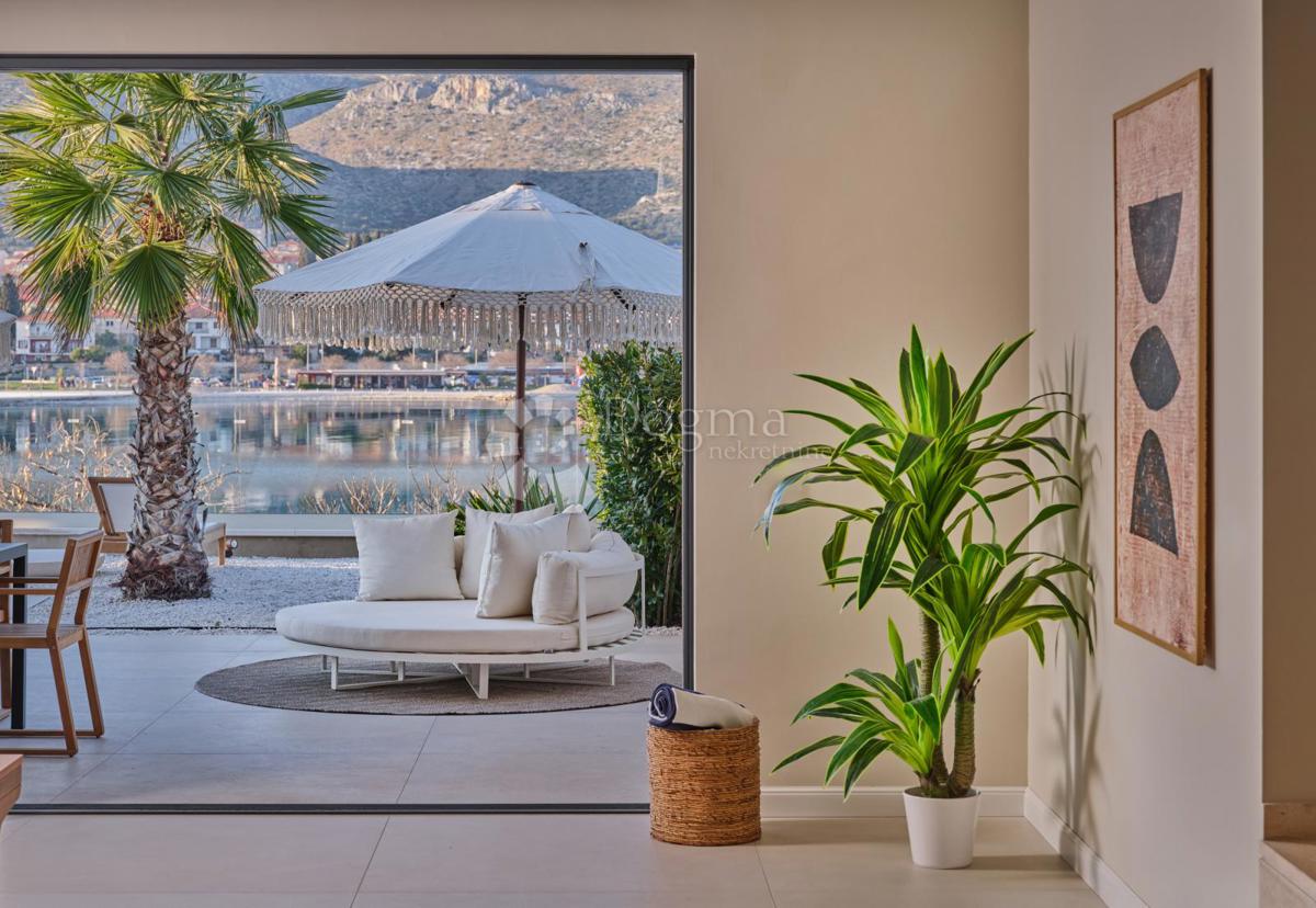 Esclusiva villa di lusso a due passi dal cuore di Trogir protetta dall’UNESCO – Un paradiso mediterraneo sul mare