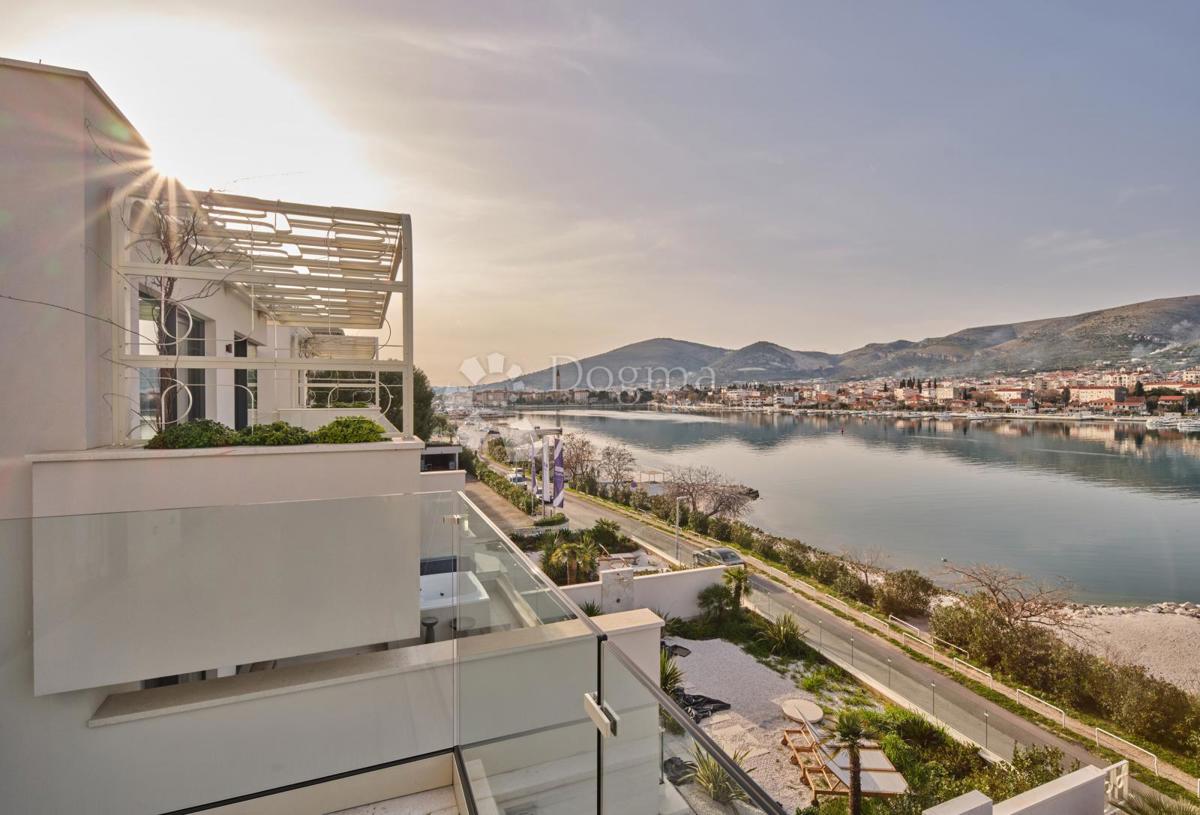 Esclusiva villa di lusso a due passi dal cuore di Trogir protetta dall’UNESCO – Un paradiso mediterraneo sul mare