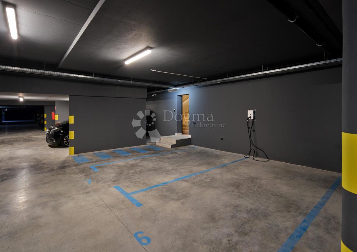 Esclusiva villa di lusso a due passi dal cuore di Trogir protetta dall’UNESCO – Un paradiso mediterraneo sul mare