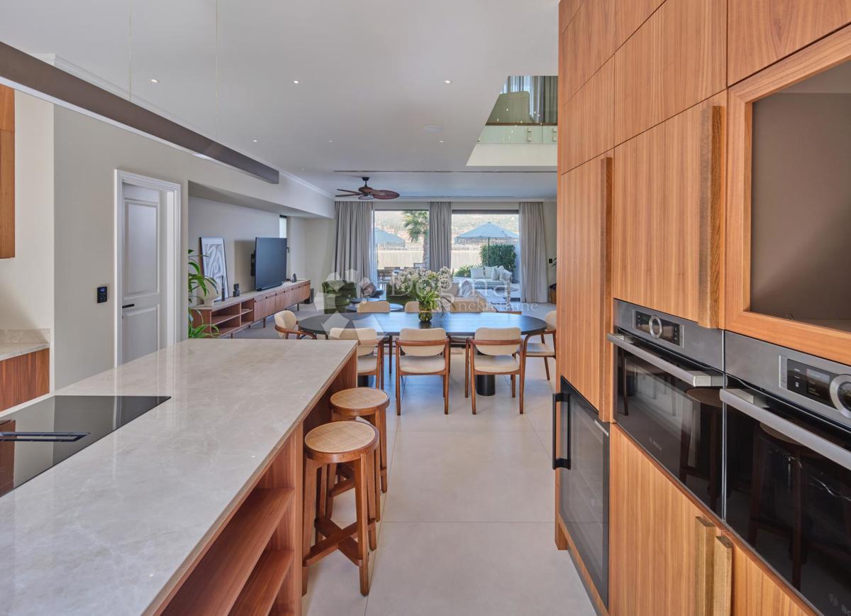 Esclusiva villa di lusso a due passi dal cuore di Trogir protetta dall’UNESCO – Un paradiso mediterraneo sul mare