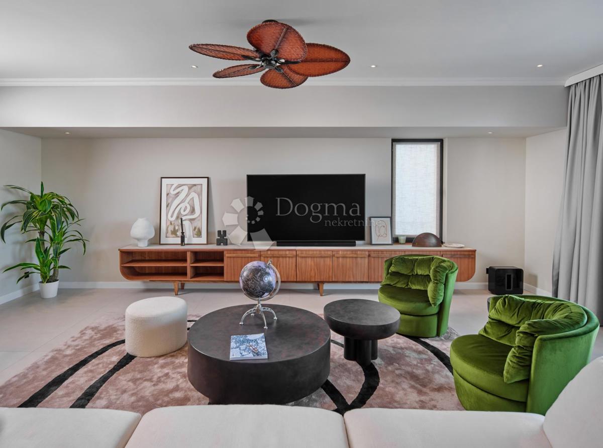 Esclusiva villa di lusso a due passi dal cuore di Trogir protetta dall’UNESCO – Un paradiso mediterraneo sul mare