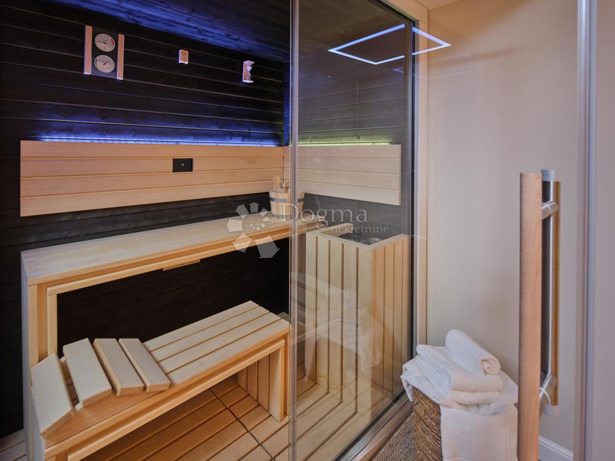 Esclusiva villa di lusso a due passi dal cuore di Trogir protetta dall’UNESCO – Un paradiso mediterraneo sul mare