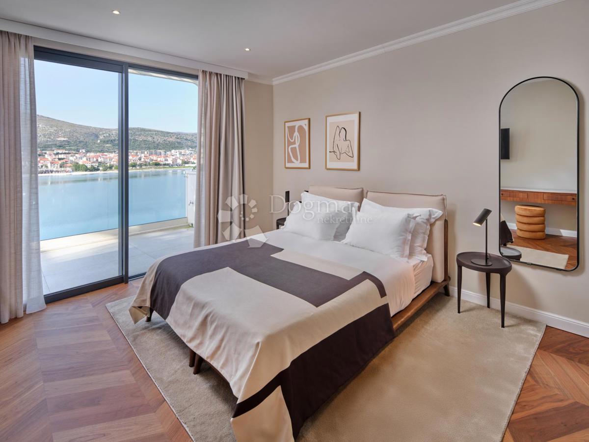 Esclusiva villa di lusso a due passi dal cuore di Trogir protetta dall’UNESCO – Un paradiso mediterraneo sul mare