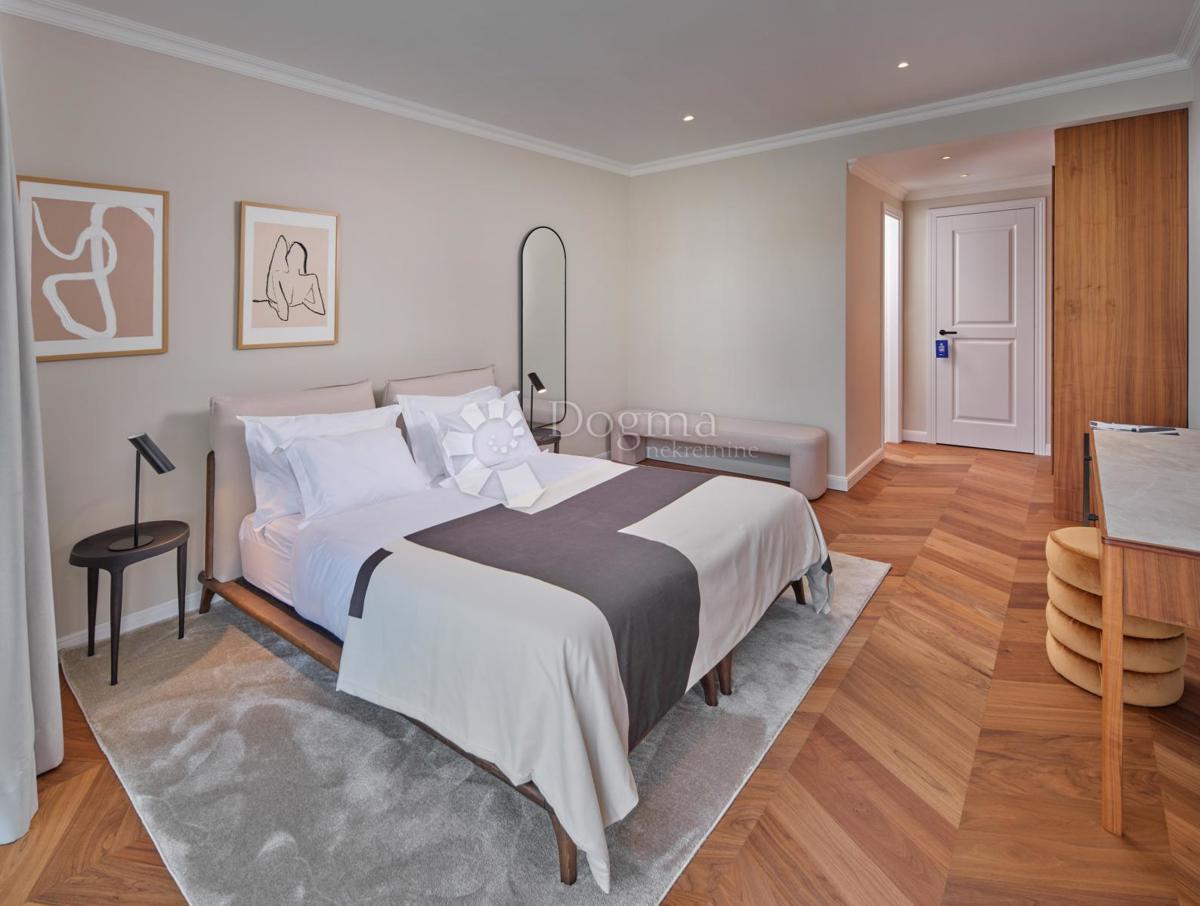 Esclusiva Villa di Lusso Vicino al Cuore di Trogir Protetta dall’UNESCO – Un Paradiso Mediterraneo sul Mare