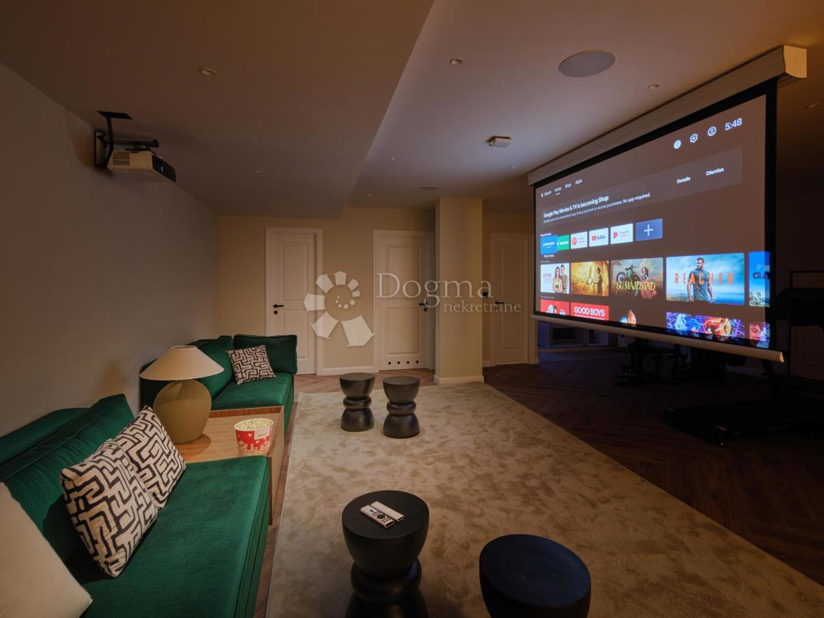 Esclusiva Villa di Lusso Vicino al Cuore di Trogir Protetta dall’UNESCO – Un Paradiso Mediterraneo sul Mare