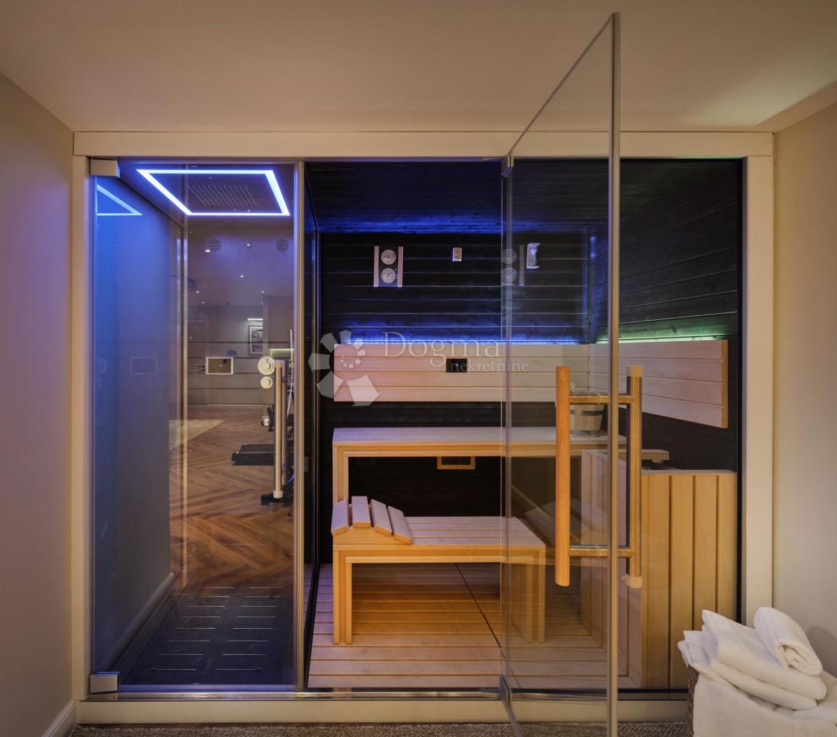 Esclusiva Villa di Lusso Vicino al Cuore di Trogir Protetta dall’UNESCO – Un Paradiso Mediterraneo sul Mare