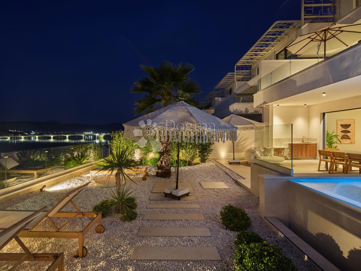 Esclusiva Villa di Lusso Vicino al Cuore di Trogir Protetta dall’UNESCO – Un Paradiso Mediterraneo sul Mare