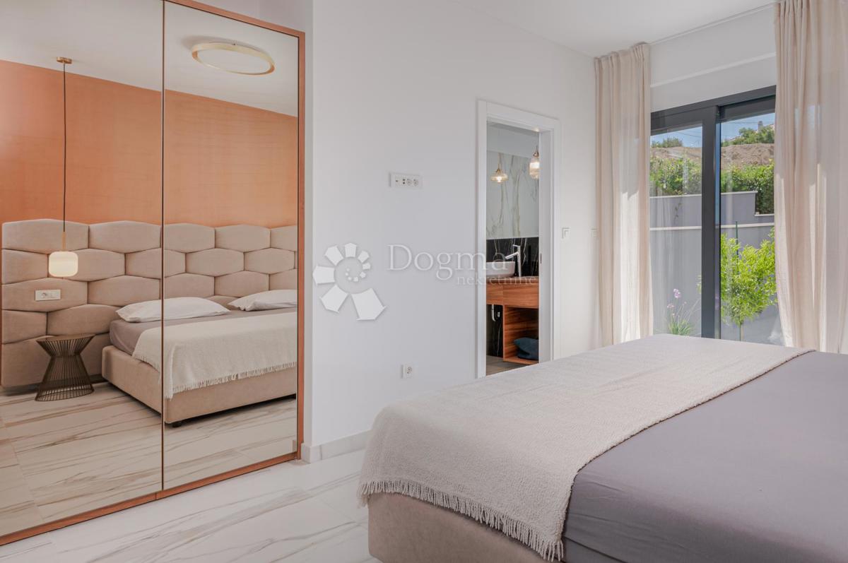 Eccezionale villa di lusso con vista panoramica sul mare a Podstrana