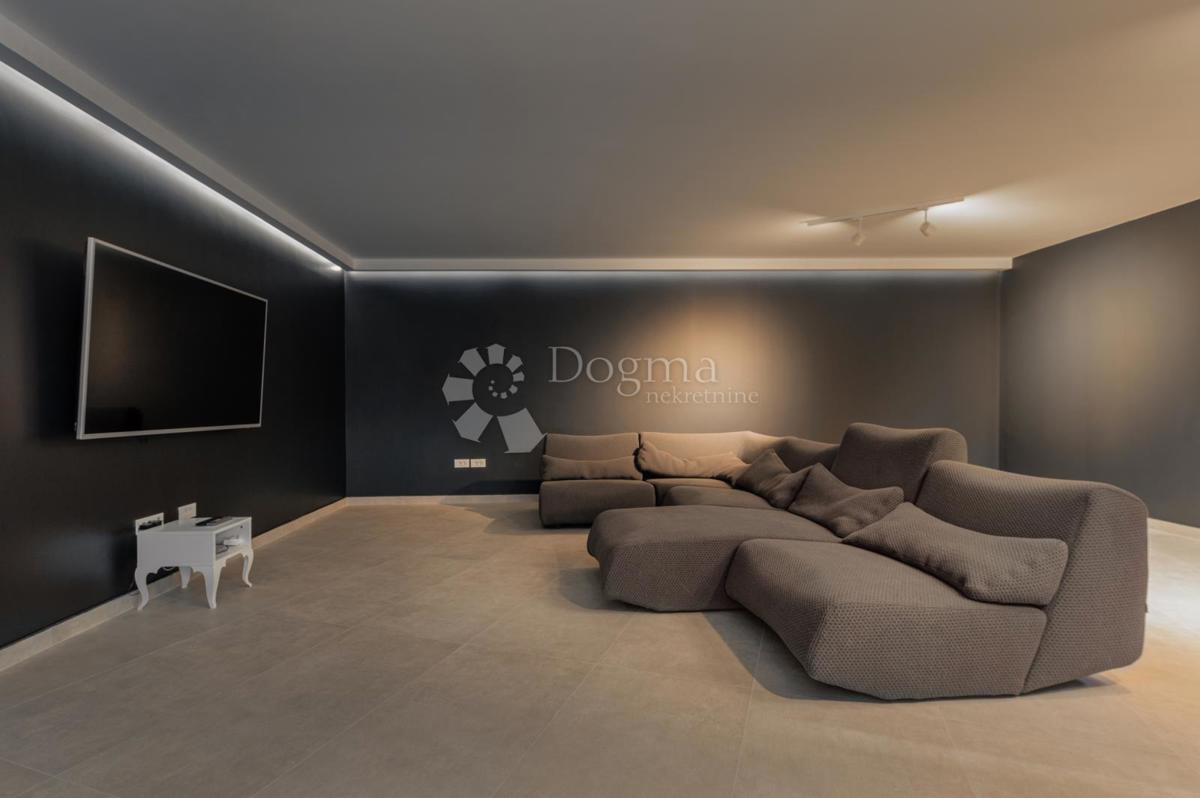 Eccezionale villa di lusso con vista panoramica sul mare a Podstrana