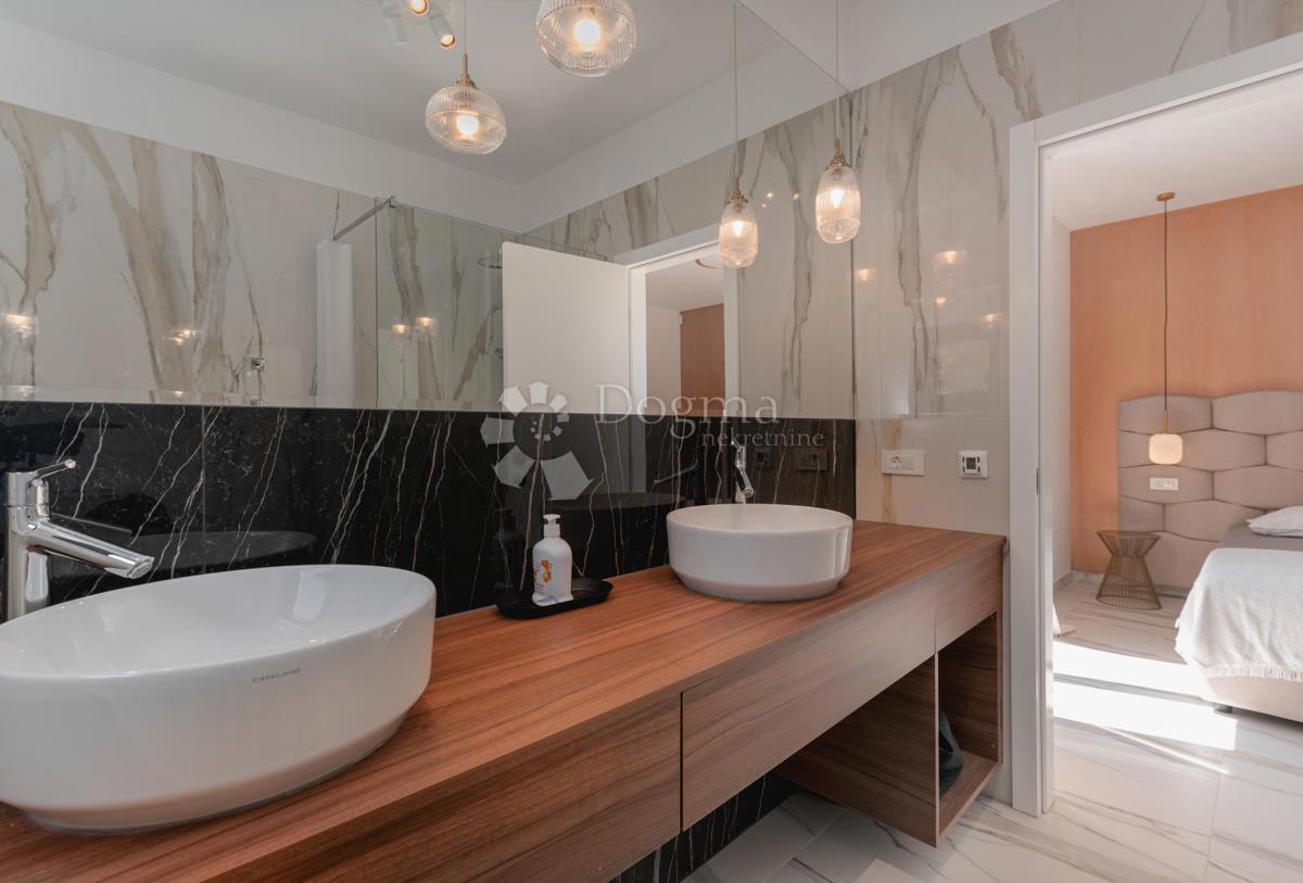 Eccezionale villa di lusso con vista panoramica sul mare a Podstrana