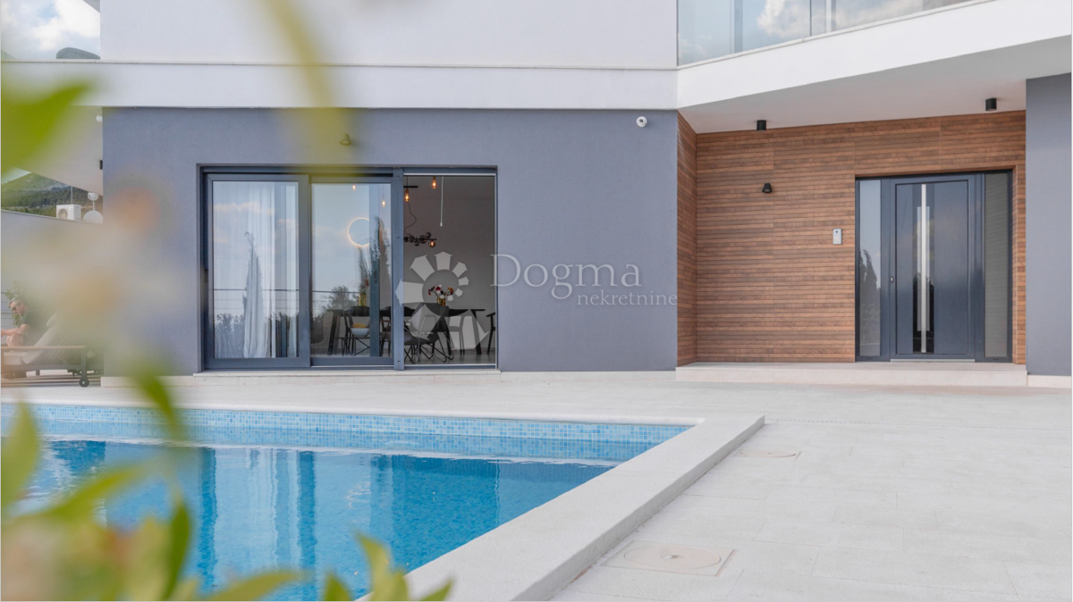 Eccezionale villa di lusso con vista panoramica sul mare a Podstrana