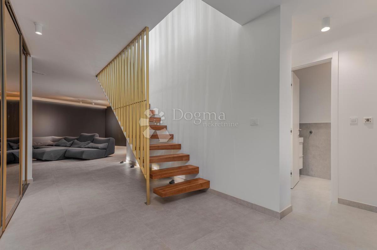 Eccezionale villa di lusso con vista panoramica sul mare a Podstrana