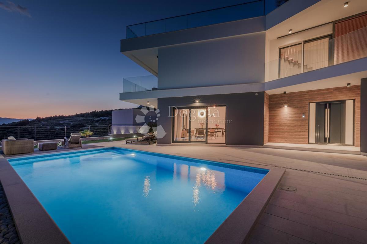 Eccezionale villa di lusso con vista panoramica sul mare a Podstrana