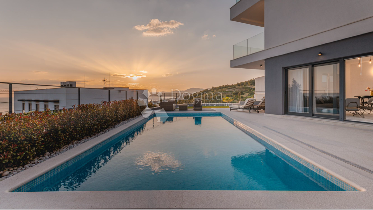 Eccezionale villa di lusso con vista panoramica sul mare a Podstrana