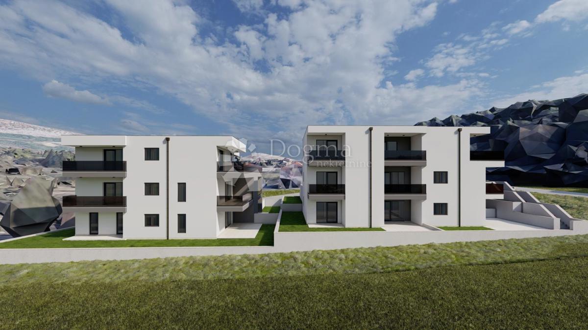 Appartamento bilocale in nuova costruzione – Tugare, 62,69 m², primo piano, balcone, parcheggio privato, posizione tranquilla vicino a Spalato e Omiš