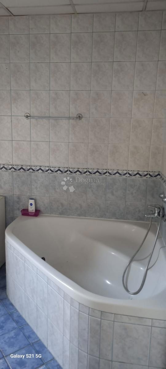 Casa Borovo Naselje, Vukovar, 270m2