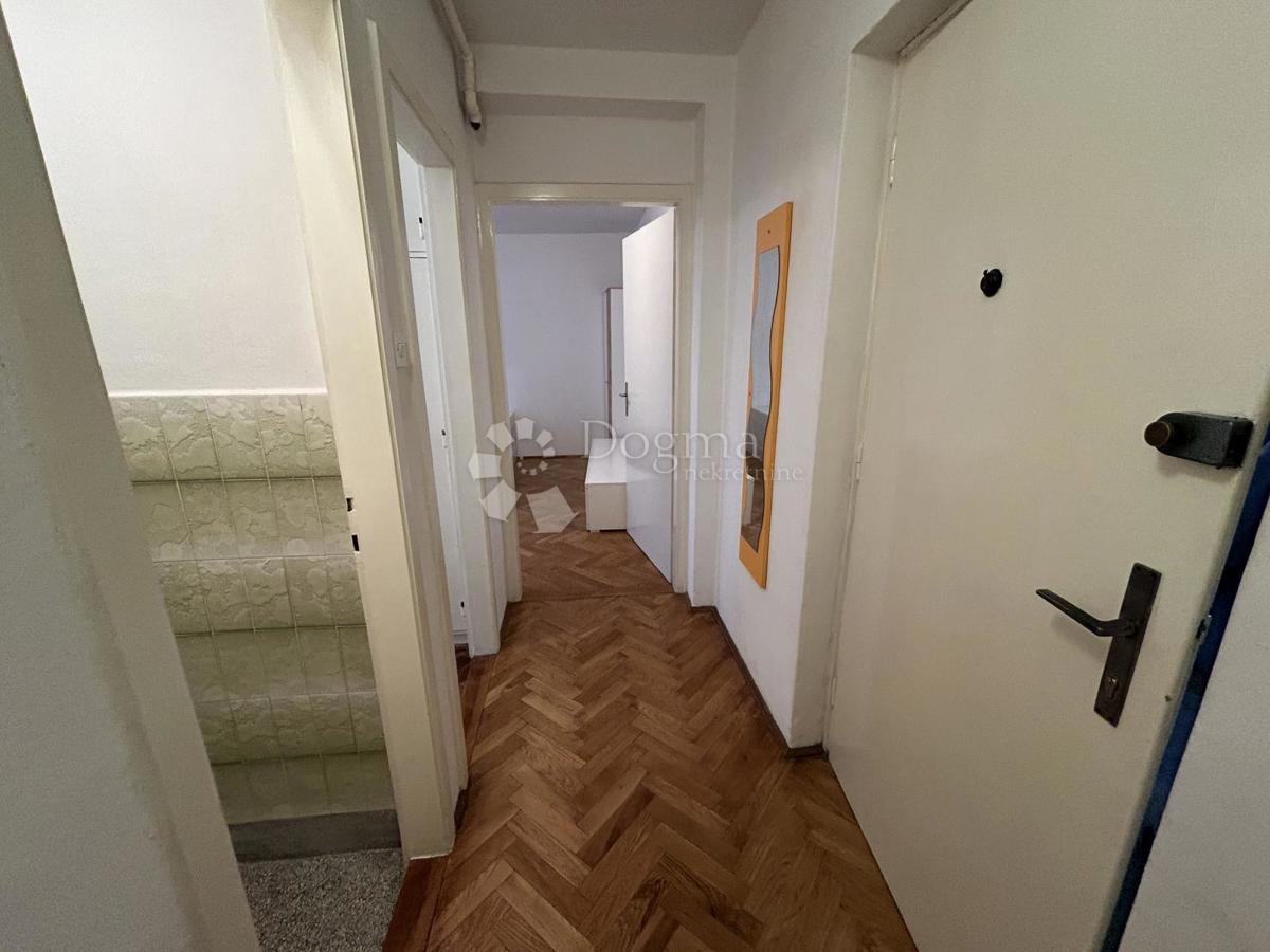 Allogio Folnegovićevo naselje, Peščenica - Žitnjak, 30m2