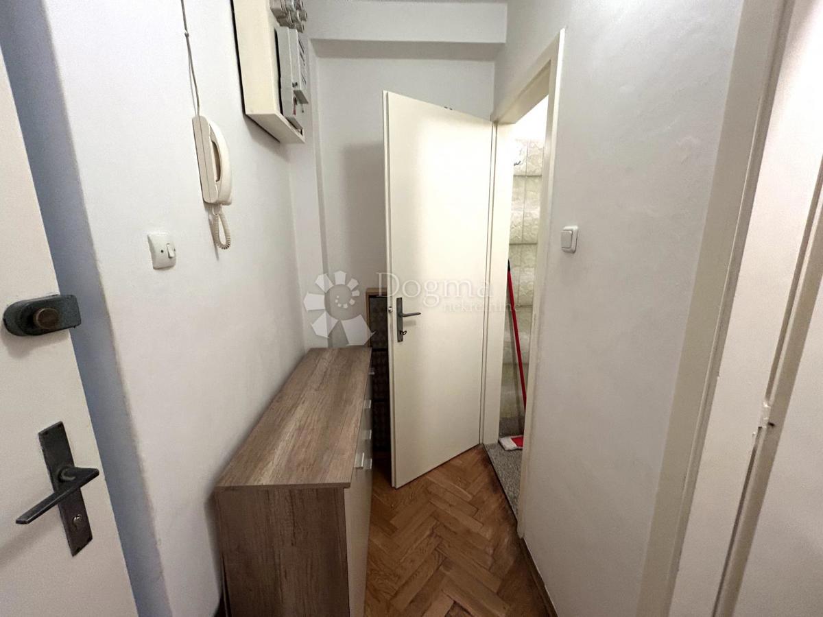 Allogio Folnegovićevo naselje, Peščenica - Žitnjak, 30m2