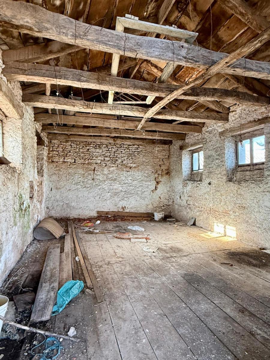 Casa in pietra da ristrutturare a Pilati