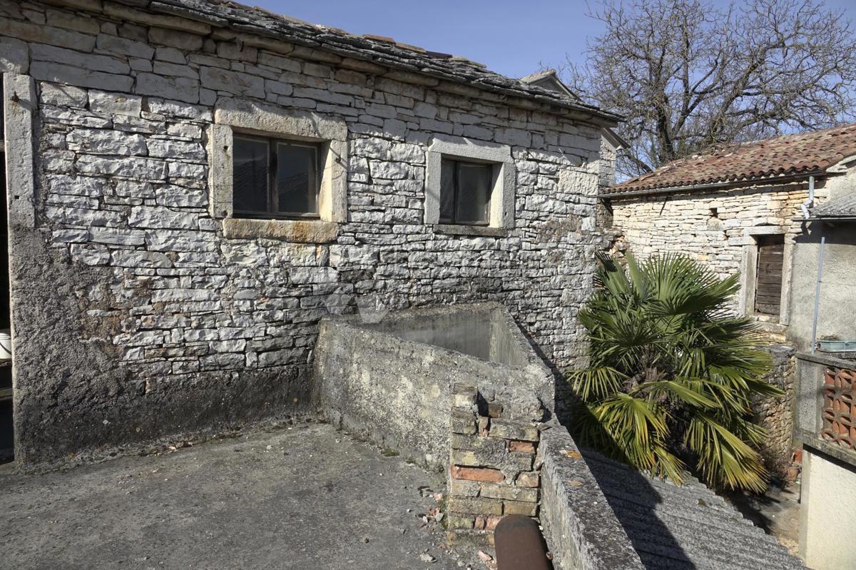 Casa in pietra da ristrutturare a Pilati