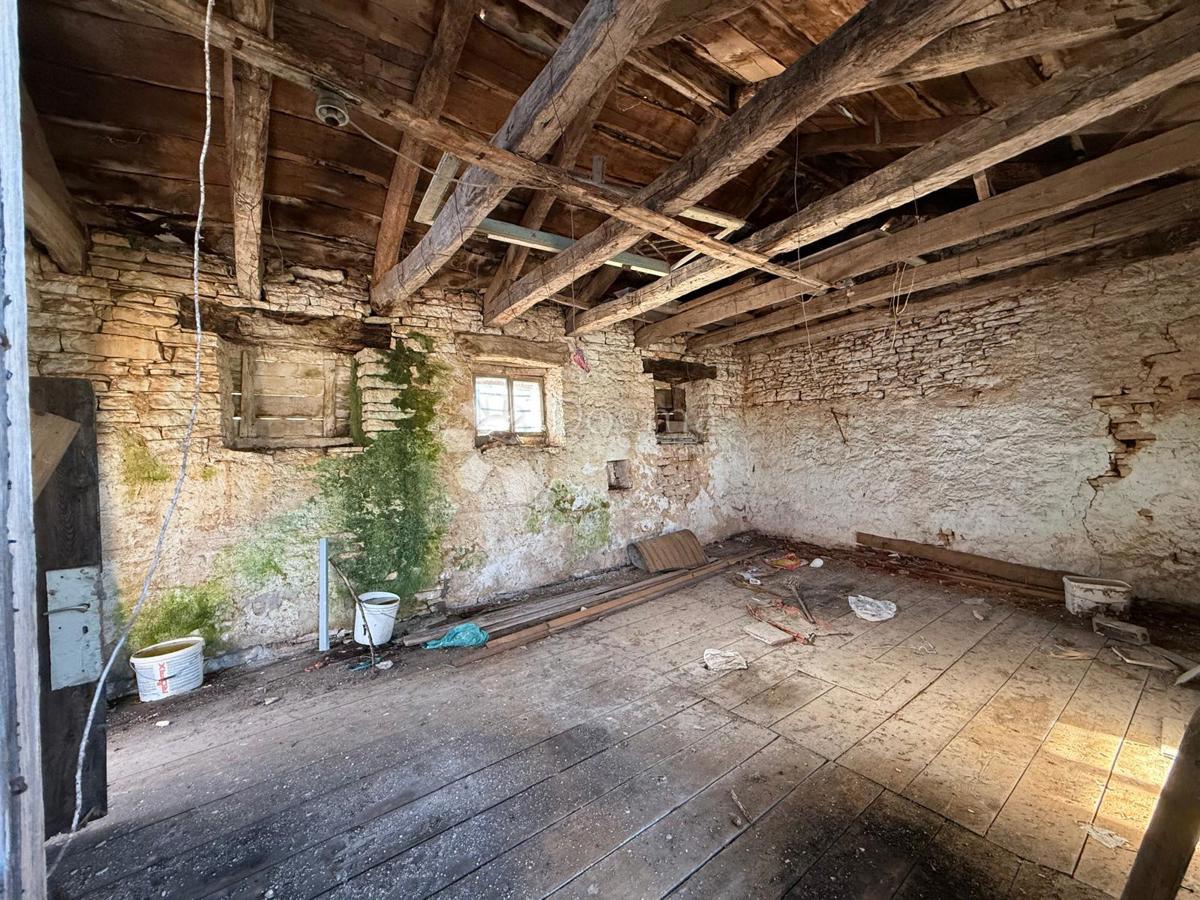 Casa in pietra da ristrutturare a Pilati